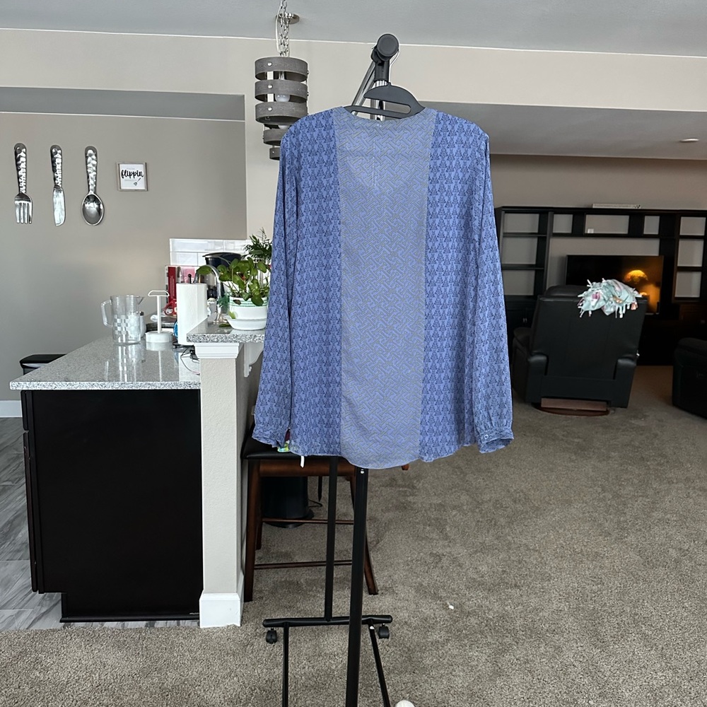 Coldwater Creek blue with beading Blouse. Size Large 14-16 - Picture 2 of 7